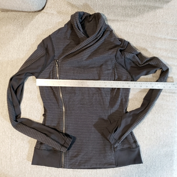 Lululemon Bhakti Jacket Size 8 Color Black/grey - Picture 10 of 11